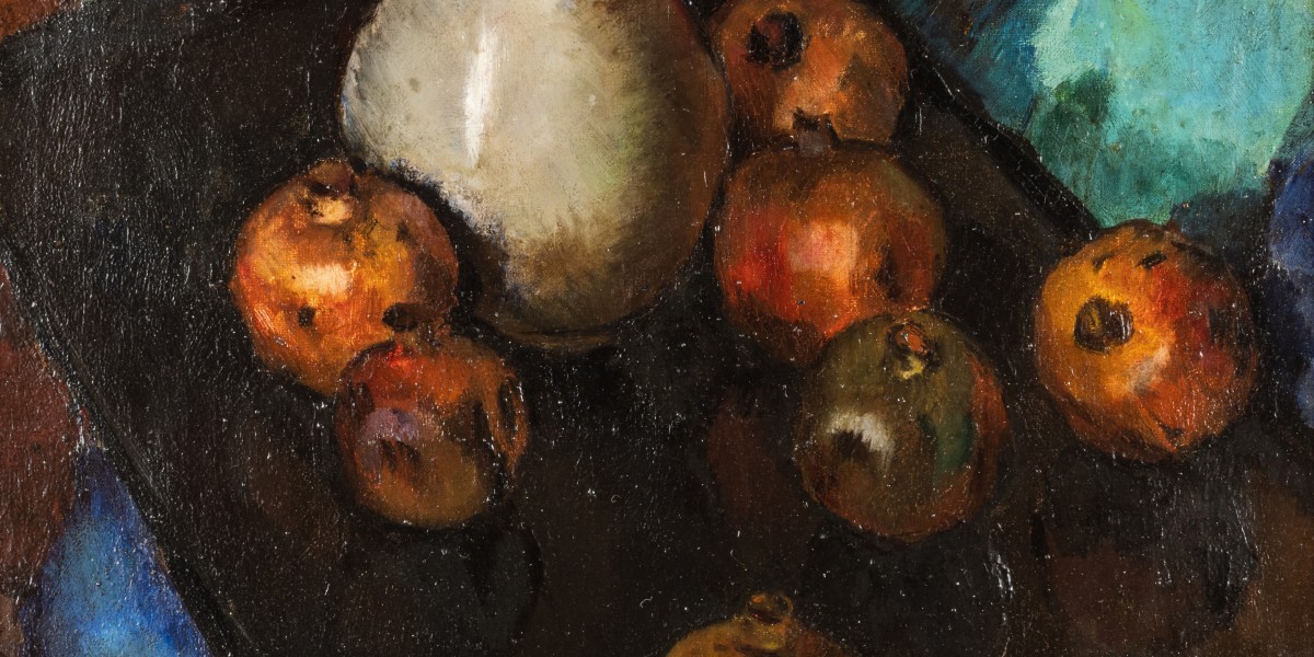 Pommes et pichets sur une table